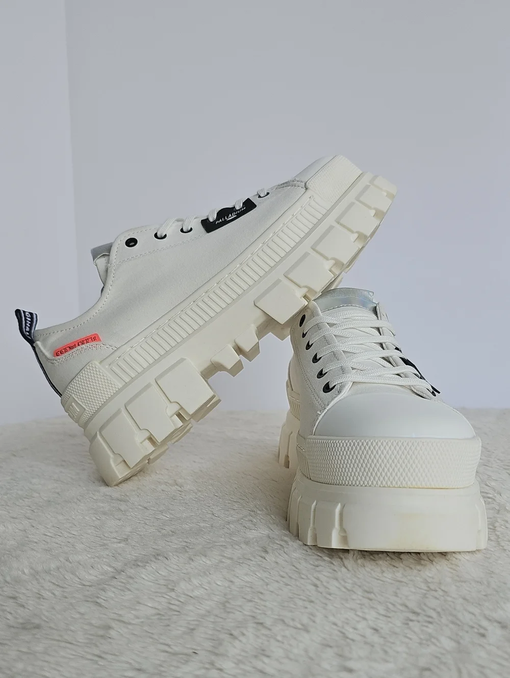 Palladium Revolt LO TX Platform Sneakers Star White Womens Size 10 NIB